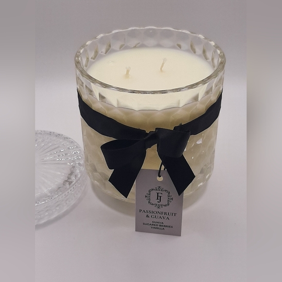 Passionfruit & Guava Satin Candle - Fragrant Jewels - Picture 2 of 5